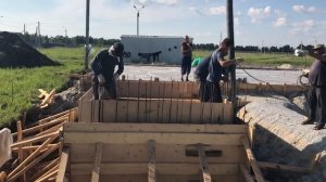 Заливка бетонной чаши для будущего бассейна в бане