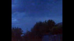 Глаза ангела в небе дьявол над горящим домом