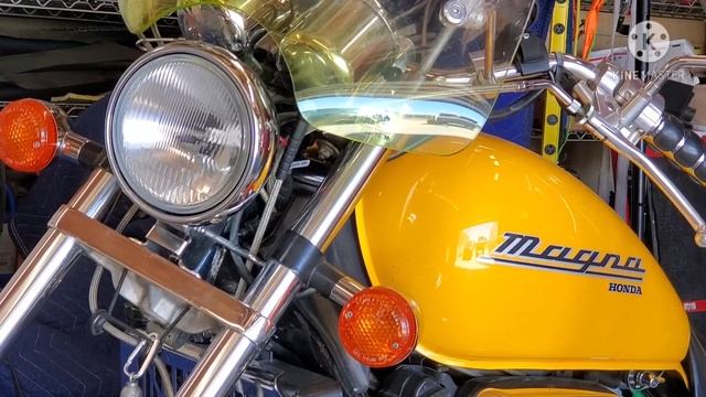 Honda Magna 1996. Fork Seals pt 1 смотреть онлайн