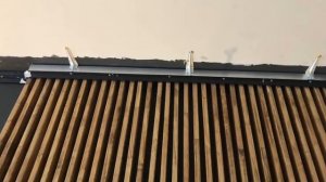 Этапы установки натяжного потолка с трековыми светильниками, встроенными в системе SLOTT.?