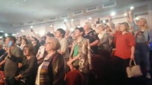 Трогательное выступление «Хора Турецкого» в Волгограде заставило встать зал: видео