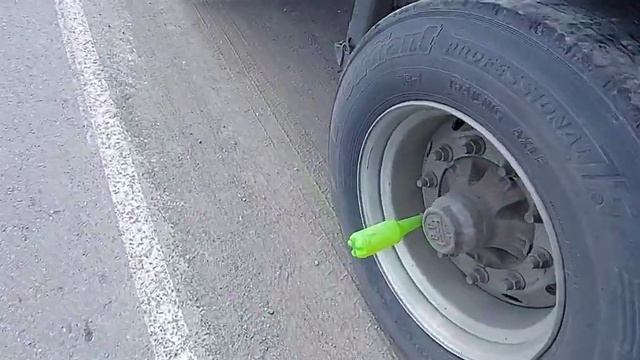 #дальнобой #трасса #фуры Выгрузка в Сургуте, дорога домой, установка ДУТ, рейс на Кильмезь 1 часть. смотреть онлайн