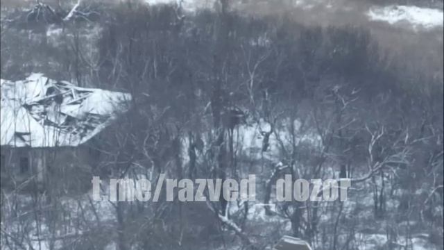 Расчет БпЛА Западной группировки вычисляет перемещение украинских военных в укрытие и наводит арту смотреть онлайн