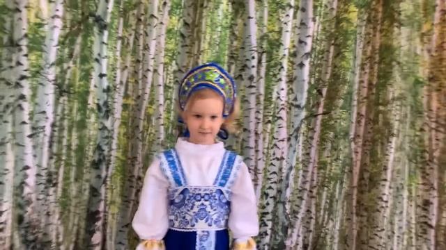 Собко Вика читает стихотворение "Здравствуй ,Родина"ко Дню России смотреть онлайн