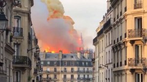 Падение шпиля Нотр-Дам-де-Пари в Париже |  Cathedral of Notre Dame de Paris