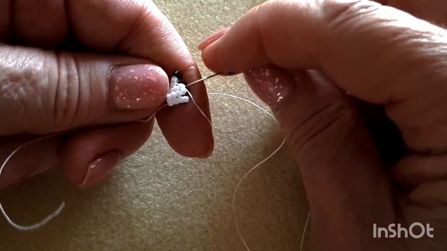 Жгут ндебеле на 8 бисиринок иглой. Мастер класс.