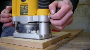 Dewalt Bovenfrees 1100w dw621k .2