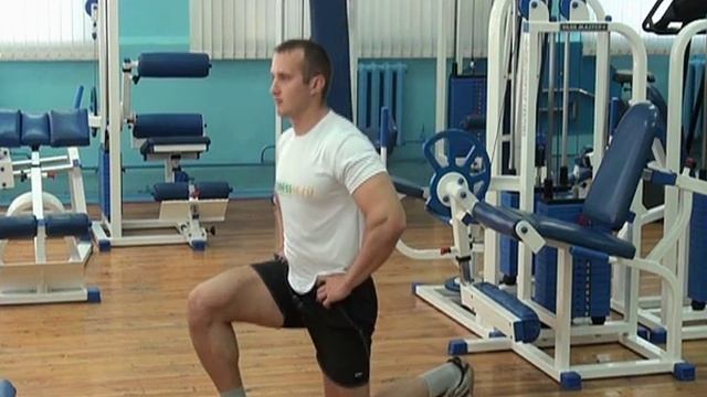 №124 — Приседания с выставленной вперед ногой