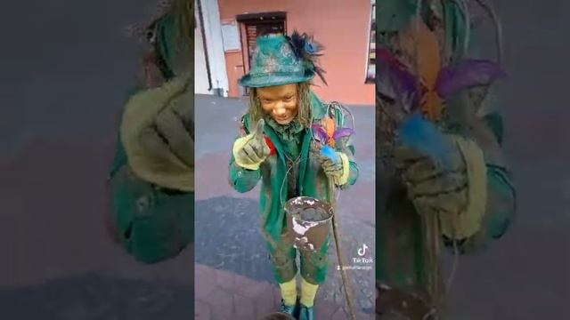 Беларусь, Брест, ул.Советская. Волшебный горшок Леприкона)) #brest#magic#streettheatre#leprechaun