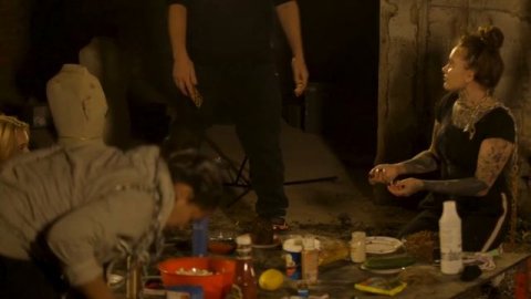 Сожри Саранчу чтобы выжить! Игры Габара 2 сезон! Девочки!