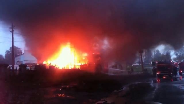 Горит автосервис в Твери на Коминтерна смотреть онлайн