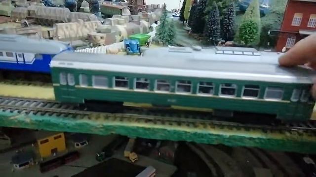 EZT RVR ER2-1225 model kartonowy wydawnictwa UMBUM puzzle 3D w wersji jeżdzącej bez napędu 1:87 H0 смотреть онлайн