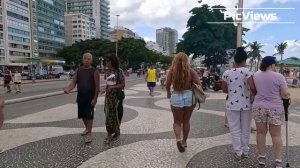 Прогулка в Бразилии и пляж Копакабана. Рио-Де-Жанейро, Бразилия сегодня 25 ноября 2023. Погода