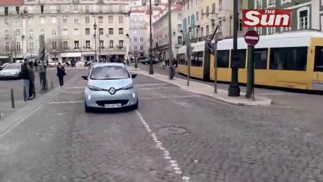 Renault Zoe: An electric car that is affordable смотреть онлайн