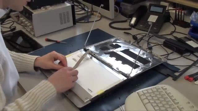 Display replacement (Packard Bell Laptop) 7033 смотреть онлайн