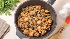 Паста с курицей и баклажанами