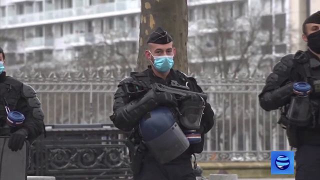 «Желтые жилеты» прогнозируют социальный хаос в случае переизбрания Макрона смотреть онлайн