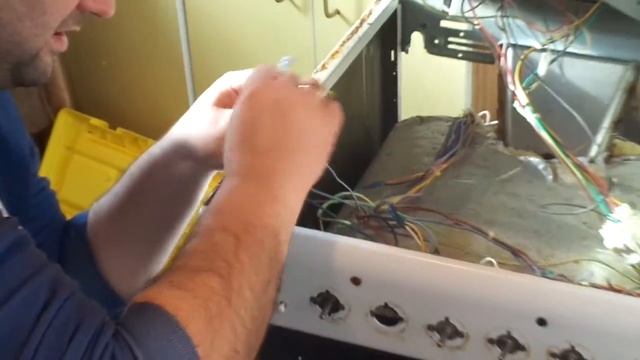 Смена переключателя режимов духовки в плите Ariston Hotpoint