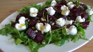 САЛАТ со свеклой, рукколой и сыром — просто, быстро и полезно!