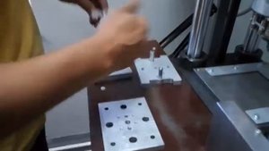 Литье полиацеталя на вертикальной литьевой машине