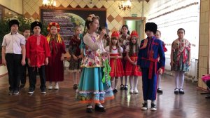 "Ванечка мой, миленький мой" исполняет ученица 3Б класса - Соломина Вероника.