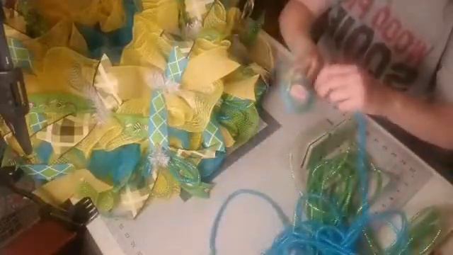 How to make a daffodil spring deco mesh wreath with poofs and ruffles смотреть онлайн