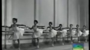 Батман девлоппэ  battement developpe  исполняется вперед  в