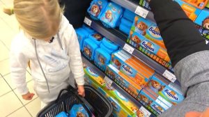 СОФИЯ ПОКУПАЕТ ВСЕ СИНЕГО ЦВЕТА.