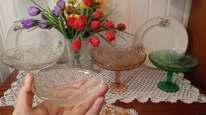 Посуда из толстого формового стекла советского периода.