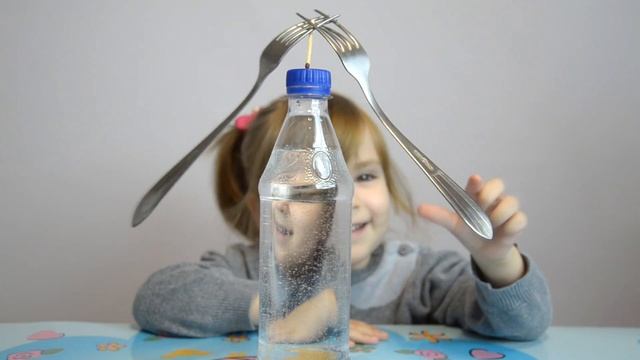 Фокусы для детей и взрослых Опыты для детей Супер прикольный фокус Парящие вилки! смотреть онлайн