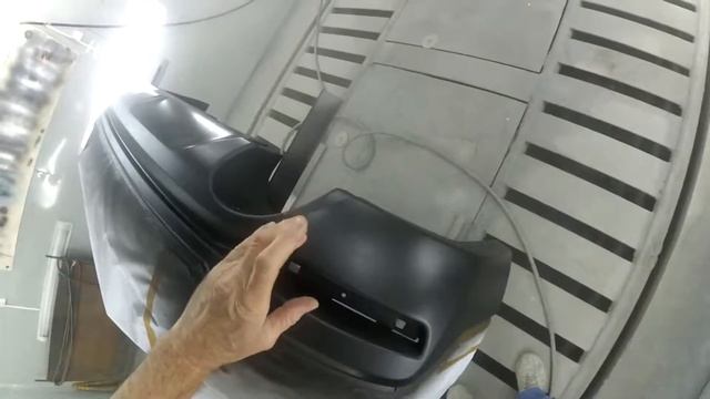 Красим бампер от субару форестер черной структурой от Роберло. смотреть онлайн