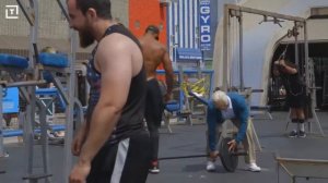 Показал как надо (Переодетый спортсмен в старика)