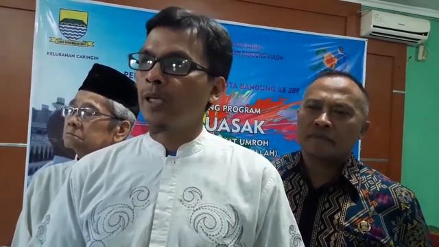Perdana di Kota Bandung, Seorang Anggota Gober/Tenaga Kebersihan Kelurahan Diberangkatkan Umrah