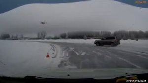 На липучке за шипами на льду