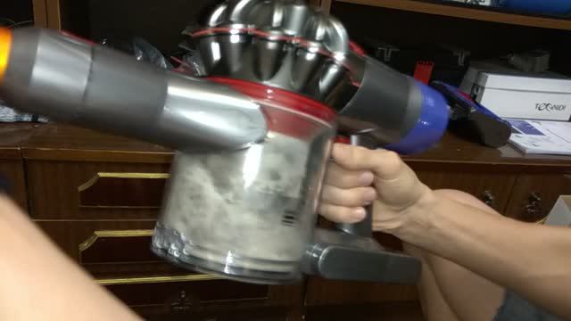 Первая проба пылесоса беспроводного Dyson v8 Absolute. Мы не ожидали такого результата. 09032018.