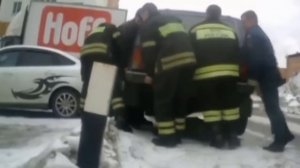 Как пожарным машинам уступают дорогу