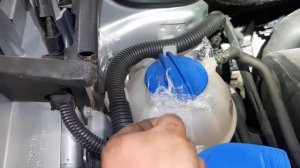 Розміщення датчика температури охолоджуючої рідини VW Touran 2.0 TDI BKD частина 2