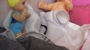 ПАПА, ТЫ СНОВА МАЛЕНЬКИЙ! Катя и Макс веселая семейка. Смешной сериал куклы Барби и ЛОЛ Даринелка