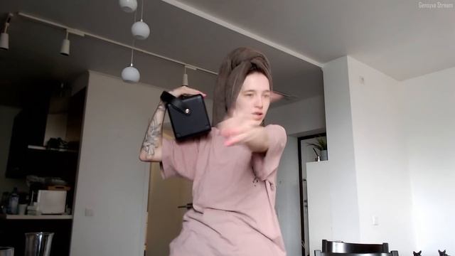 НОВАЯ КВАРТИРА ГЕНСУХИ В МОСКВЕ И ПЕРВЫЙ СТРИМ  ГЕНСУХА ПЛЯШЕТ ПОД ТРЕКИ  Gensyxa Stream