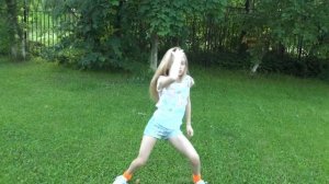 Давайте знакомиться! А у меня такой возраст, что в голове одни танцы!