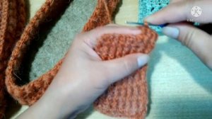 Домашние тапочки на войлочной стельке крючком.