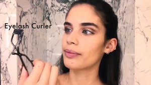 Victoria’s Secret Model Sara Sampaio’s Easy Bombshell Makeup Look | Beauty Secrets | Vogue