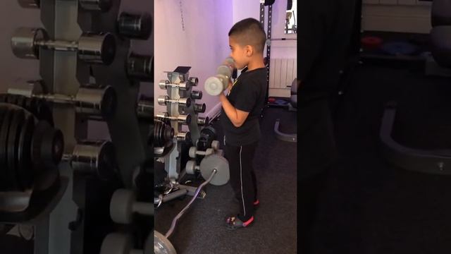 Dumbbell Bicep Curl | 6 Year Old смотреть онлайн