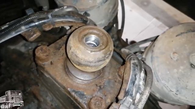 MAN TGА 8×4.Снятие яблока с заднего моста и лучевой (V-образной тяги) часть 1. смотреть онлайн