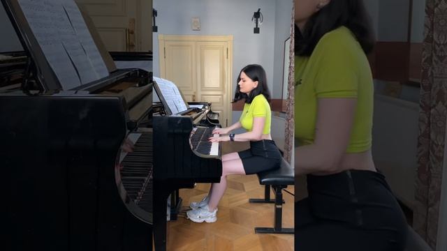 Chopin - Nocturne in C sharp minor смотреть онлайн