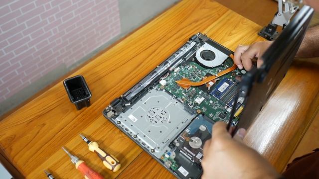 How-To Disassembly Laptop Acer E5-574G to Replace HDD or Upgrade SSD смотреть онлайн