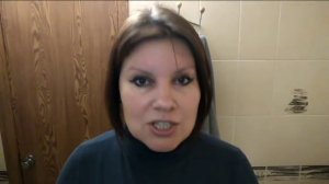 Простое упражнение,чтобы поднять верхнее веко и разгладить морщины на лбу.