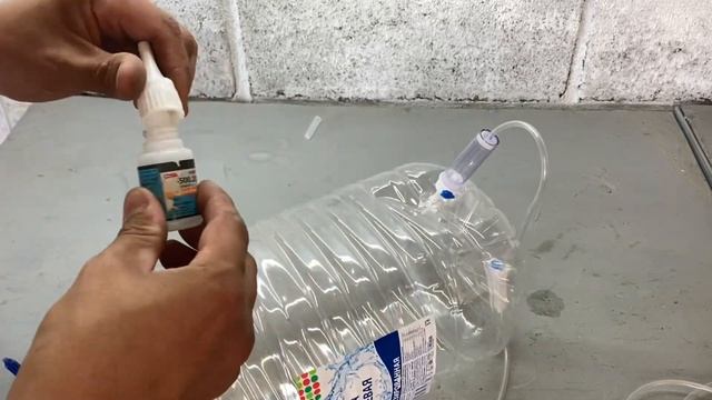 Капельный полив своими руками без лишних затрат из пятилитровой бутылки и медицинской капельницы смотреть онлайн