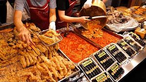 Корейский токбокки! Покупатели выстраиваются в очередь с утра. / korean street food
