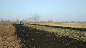 Трактор Т-40. Вспашка огорода 2-х корпусным плугом